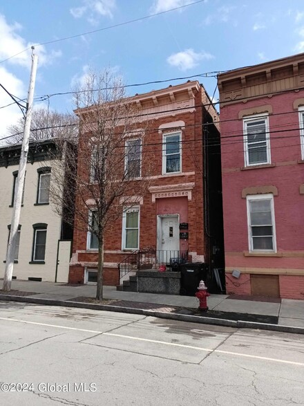 478 1st St, Troy, NY 12180