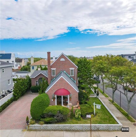 464 Beach 145th St, Rockaway Park, NY 11694