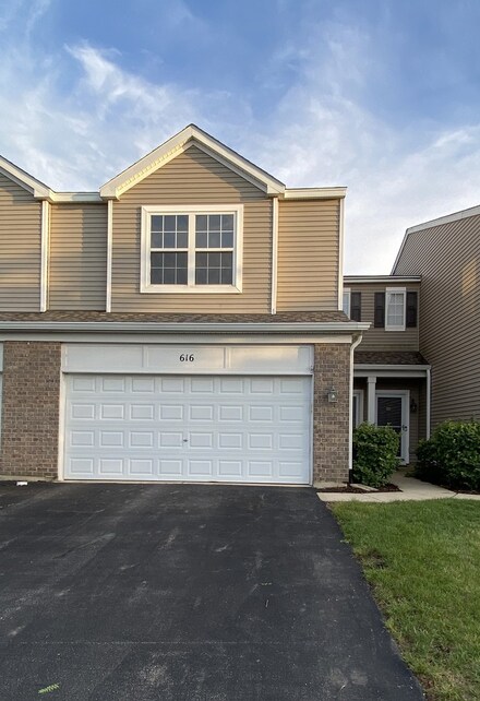 616 Springbrook Trail N, Oswego, IL 60543