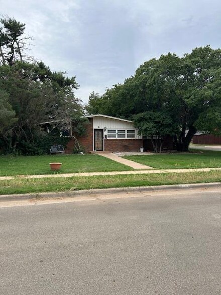 3417 47th St, Lubbock, TX 79413