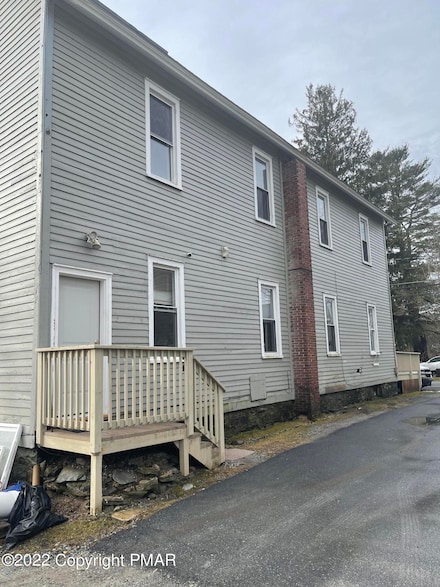 222 Learn Rd Unit 2nd Fl, Tannersville, PA 18372
