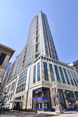 130 N Garland Ct Unit 6-20, Chicago, IL 60602