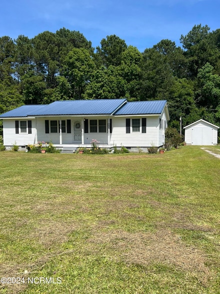 659 Harkers Island Rd, Beaufort, NC 28516