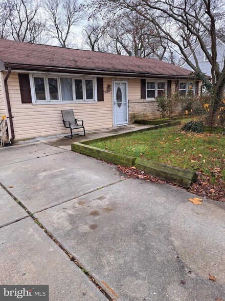 954 Central Ave, Runnemede, NJ 08078