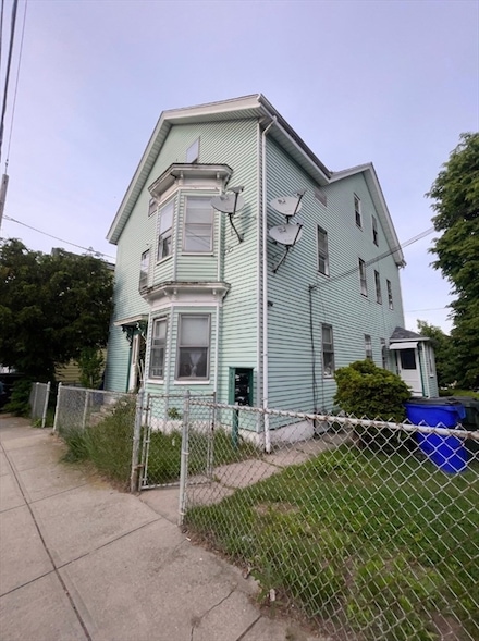 568 4th St, Fall River, MA 02721