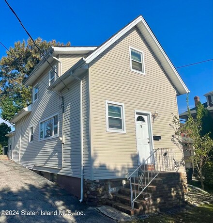 9 Russell St, Staten Island, NY 10308