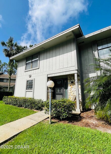 12 Oakwood Park, Ormond Beach, FL 32174