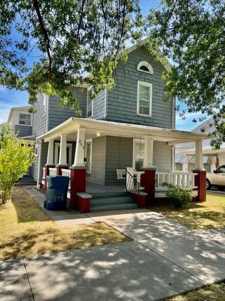 203 W 3rd St, Coffeyville, KS 67337