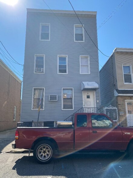 31 Paterson St, Jersey City, NJ 07307