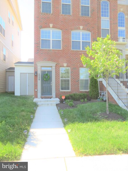 2539 Campus Way N, Glenarden, MD 20706