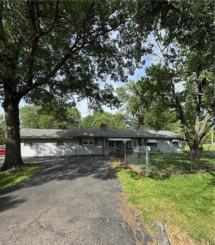 209 S 4th St, Arma, KS 66712