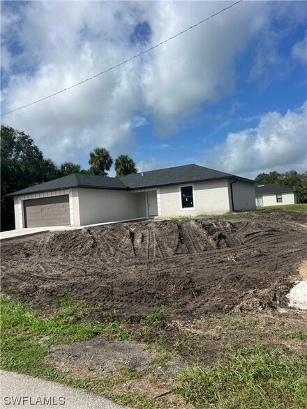 332 Peerless St, Lehigh Acres, FL 33974