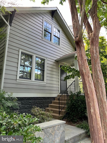 612 N Edgewood St, Arlington, VA 22201