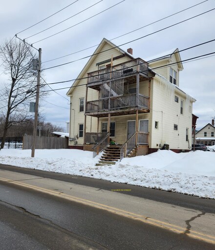 5 Falmouth St, Rumford, ME 04276