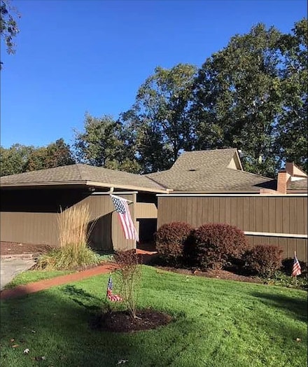 219 Club Cir, Daniels, WV 25832