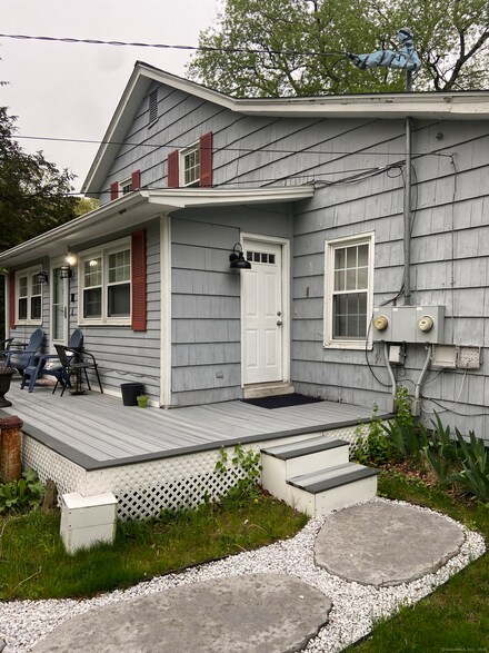 165 Huntingtown Rd, Newtown, CT 06470