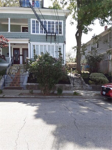 22 Blodgett Ave, Pawtucket, RI 02860