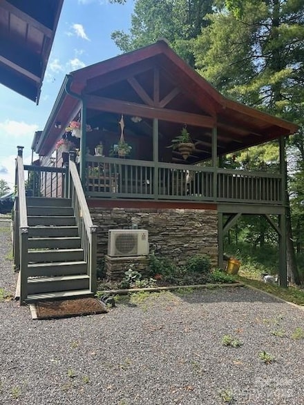 623 Overlook Dr, Spruce Pine, NC 28777