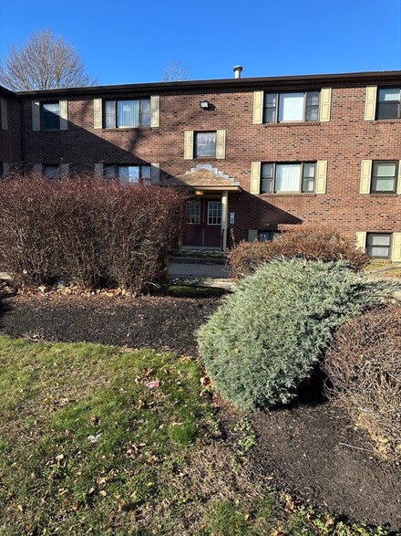 135 Vale St Unit 5, Fall River, MA 02724