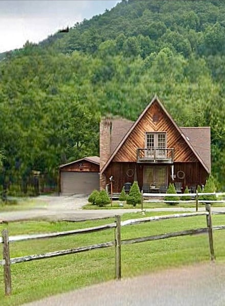 114 Jones St, Madison, WV 25130