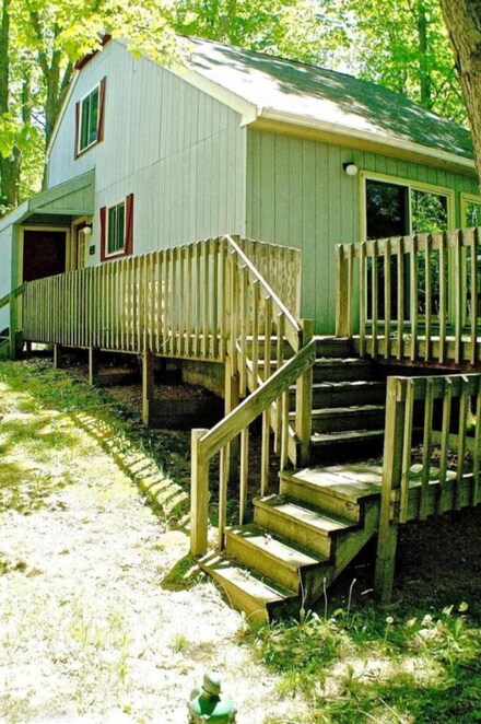 1242 Queensway Dr, Lake Isabella, MI 48893