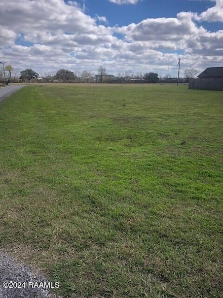 16 Delcambre Rd, Breaux Bridge, LA 70517