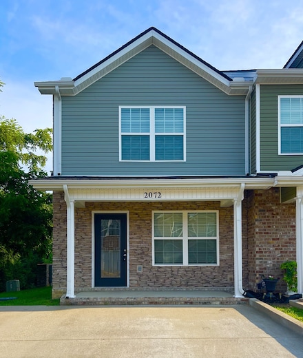 2072 Downstream Dr, Ashland City, TN 37015