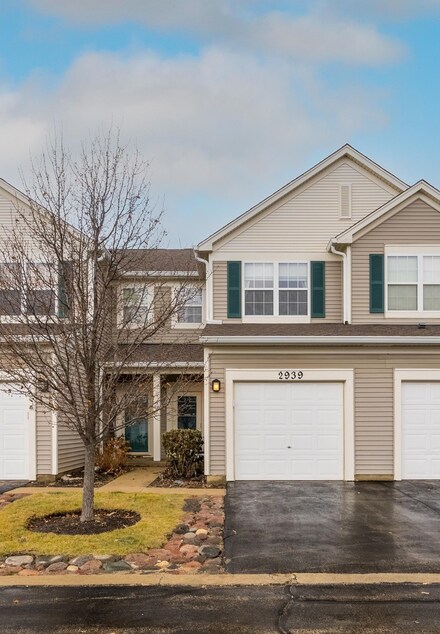 2939 Falling Waters Dr, Lindenhurst, IL 60046