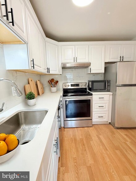 2822 Chablis Cir, Woodbridge, VA 22192