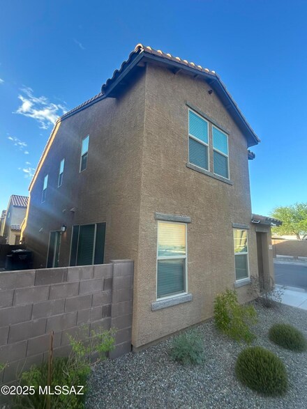 1126 E Descent St, Tucson, AZ 85719