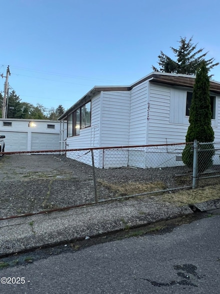 2316 NE 29th St, Lincoln City, OR 97367