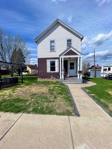 1015 Mckinley Ave, Eveleth, MN 55734
