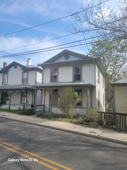 940 W Beverley St, Staunton, VA 24401