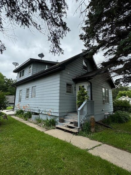 29 2nd Ave SE, Pelican Rapids, MN 56572