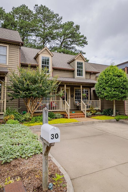 30 Heatherfield Ct, Kilmarnock, VA 22482