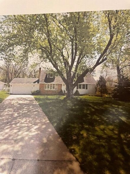 2412 Porter Ave, Anoka, MN 55303