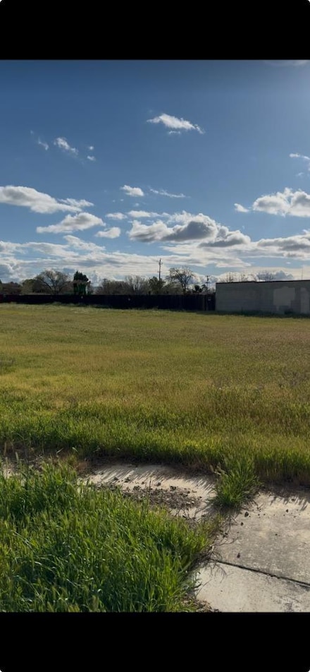 1527 Sarba Ct, Los Banos, CA 93635