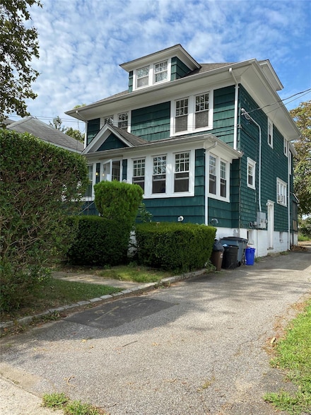 38 Totten Place Unit 2, Babylon, NY 11702