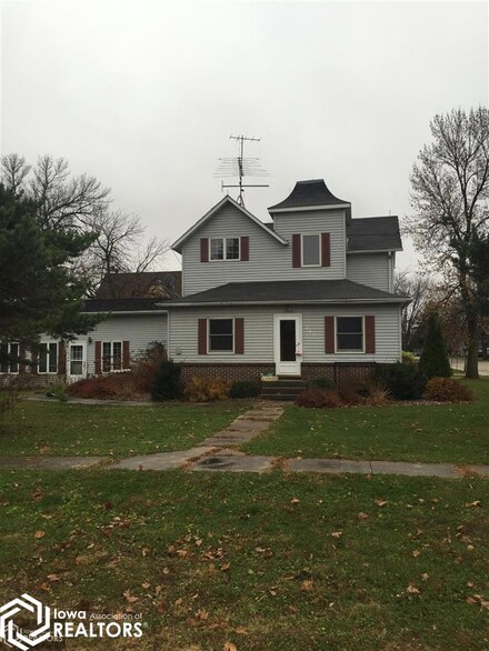 202 S Main St, Rake, IA 50465