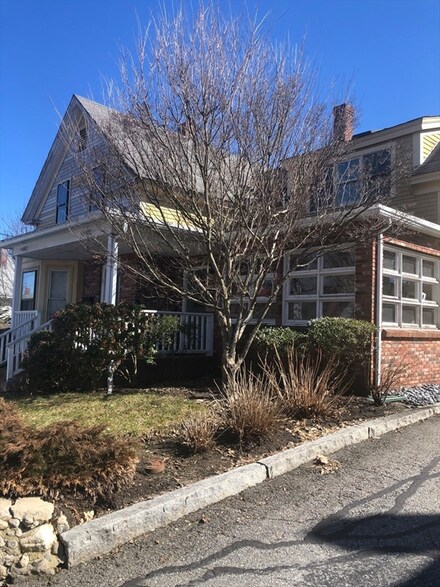 5 Hillside St, Maynard, MA 01754