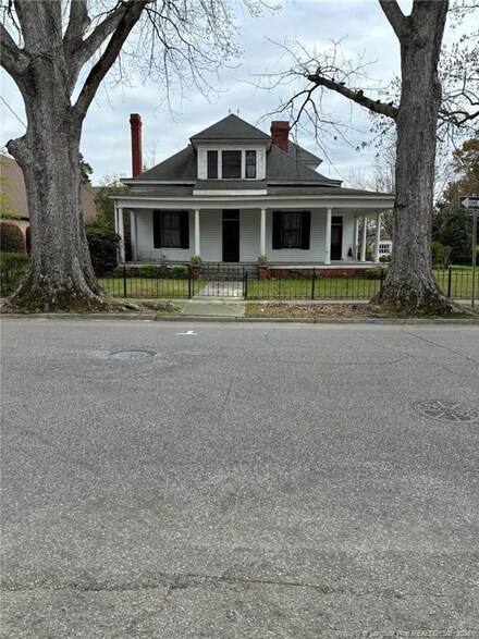 1200 N Chestnut St, Lumberton, NC 28358