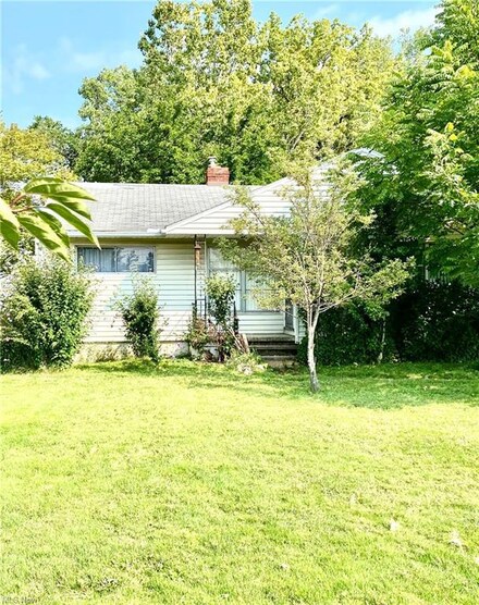 16750 Fowles Rd, Middleburg Heights, OH 44130