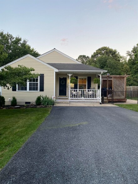 146 China Clay Rd, Stuarts Draft, VA 24477