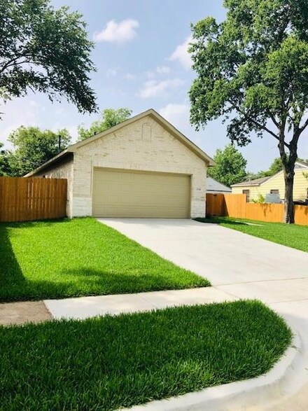 2739 Locust Ave, Dallas, TX 75216