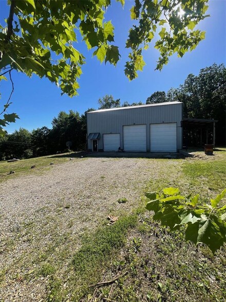 19317 Flock Dr, Marble Hill, MO 63764