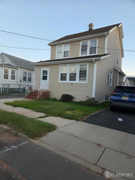 165 Randolph St, Carteret, NJ 07008