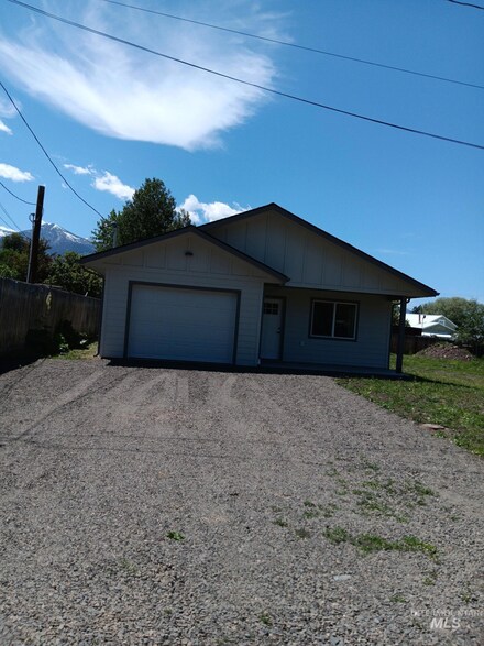 103 N East St, Joseph, OR 97846