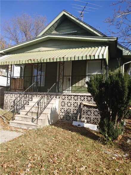 4527 Agnes Ave, Kansas City, MO 64130