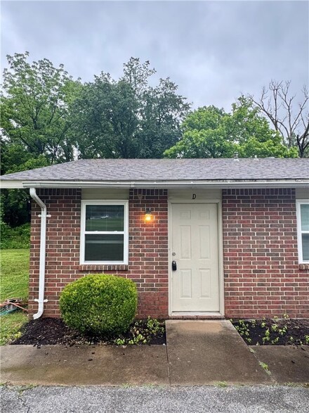 220 Brooke Lynn Dr Unit D, Gentry, AR 72734
