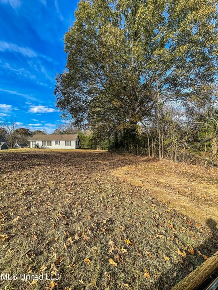 11038 Byhalia Rd, Byhalia, MS 38611